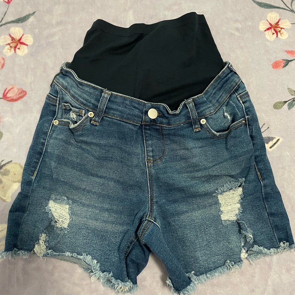 Time and Tru Black Maternity Shorts